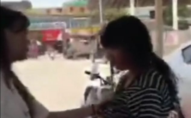 Chinese girl humiliates and beats her colleague for everyone to watch Terrible Photo 0001