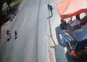 4-year-old boy runs after his mother on the road and they are both run over by a motorcycle in Brazil Photo 0001