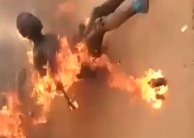 Young man burning alive in Kenya as punishment in lynching Photo 0001