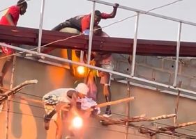 Workers are electrocuted when they try in a precarious and wrong way to save a colleague who was electrocuted at the construction site Photo 0001
