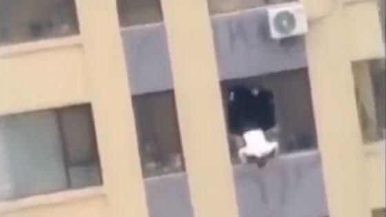 Chinese guy jumped from his house window Photo 0001 Video Thumb