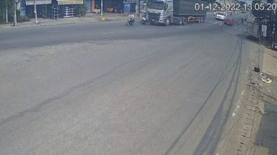 Woman got dragged by trailer after her bicycle got hit from behind Photo 0001 Video Thumb