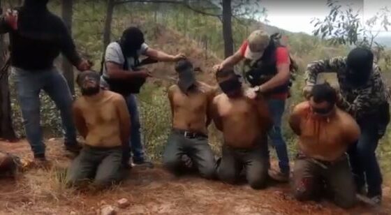 Cartel men beheading men in brutal execution of rival members Photo 0001 Video Thumb