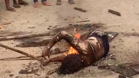 Rapist got lynched and burned alive in public Photo 0001 Video Thumb
