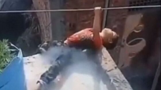 Child warning little dude getting electrocuted to death Photo 0001 Video Thumb