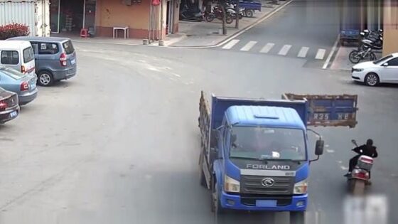 Dumper truck door accidentally open and hit motorcyclist Photo 0001 Video Thumb