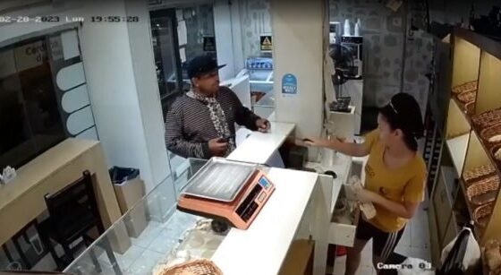 Employee defended herself against a knife from a violent robbery in a bakery Photo 0001 Video Thumb