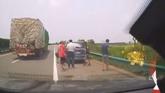 Chinese man tries to overtake and ends up ramming people Photo 0001 Video Thumb