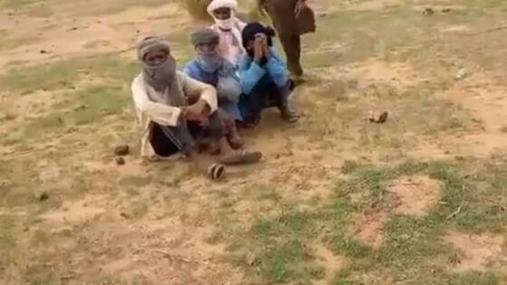 Quick execution of 5 men with machine gun Photo 0001 Video Thumb