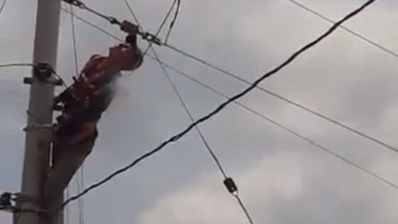 Thief body burned to crisp got shocked by electricity Photo 0001 Video Thumb