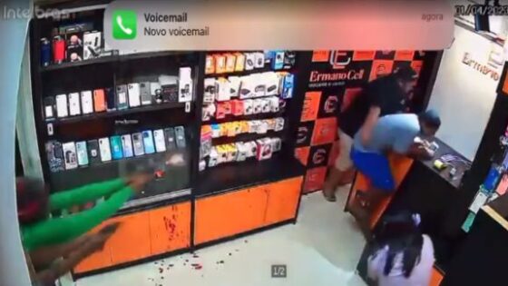 Two man killed inside a cell phone store Photo 0001 Video Thumb