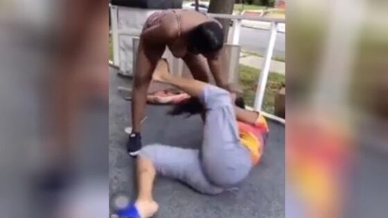 Black woman beats mistress with an iphone Photo 0001 Video Thumb