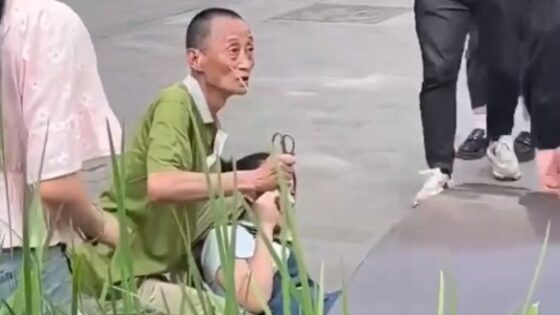 Chinaman threatening girl gets shovel to head Photo 0001 Video Thumb