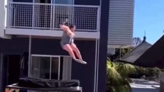 Fat girl jump off from second floor Photo 0001 Video Thumb