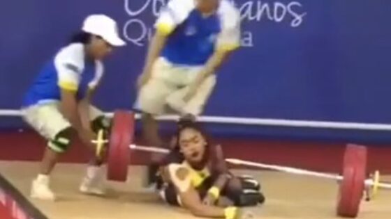 Female weightlifter breaks her neck in barbell crash Photo 0001 Video Thumb