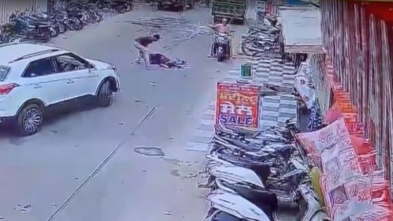 Man kills wife with axe at crowded market in sangrur Photo 0001 Video Thumb