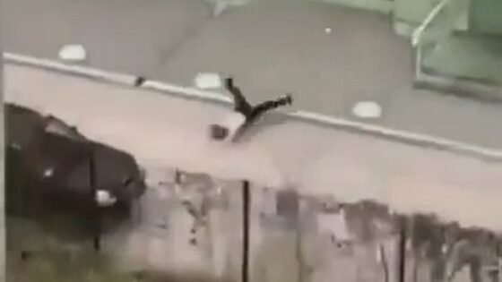 Woman kills herself by jumping from an apartment window Photo 0001 Video Thumb