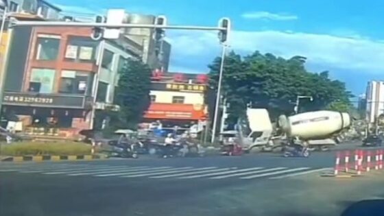 Cement truck lost control killing many motorcyclists Photo 0001 Video Thumb