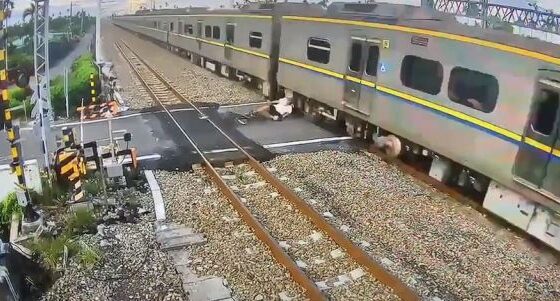 Cyclists head was crushed by a train while trying to cross the railway Photo 0001 Video Thumb