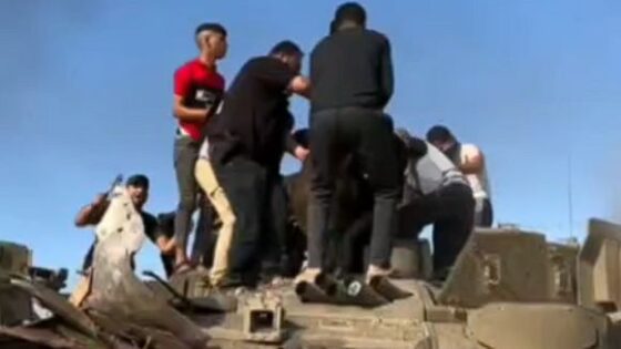 An israeli artillery soldier was captured and his tanks were seized video Photo 0001 Video Thumb