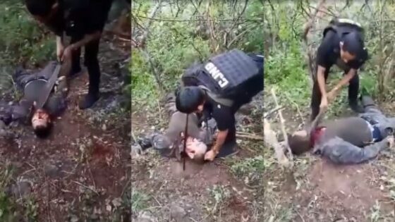 Cartel member beheading member of rival faction in brutal execution recorded on video Photo 0001 Video Thumb