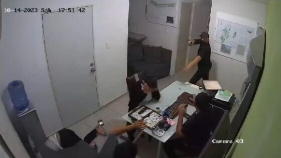 Girl is shot in the head by a criminal during a robbery at a real estate agency in mexico Photo 0001 Video Thumb
