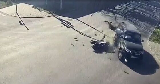 Man riding superbike died while crashing into minibus at high speed Photo 0001 Video Thumb