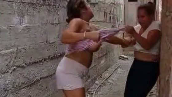 Women know how to fight brutally in ecuador Photo 0001 Video Thumb
