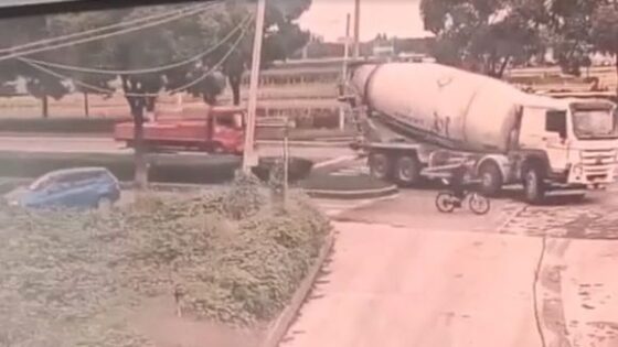 Chinese man run over by cement truck Photo 0001 Video Thumb