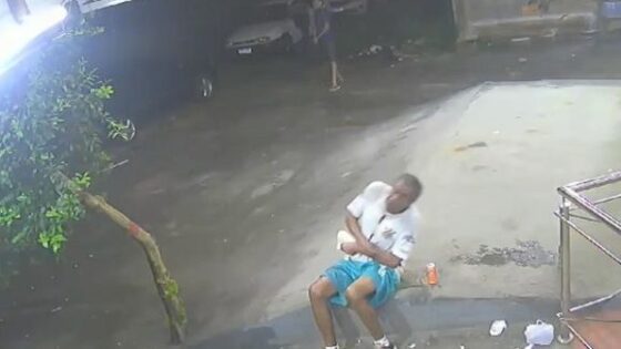Man dies after being shot by mistake while doing crosswords sitting on a sidewalk in brazil Photo 0001 Video Thumb