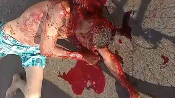 Man stabbed in the neck is left to die full of blood in conceicao das alagoas brazil Photo 0001 Video Thumb