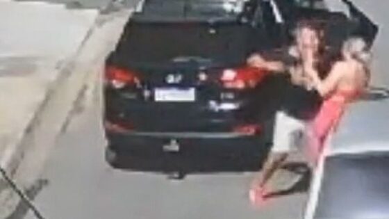 Woman is killed by her husband with three shots in the middle of the street in brazil Photo 0001 Video Thumb