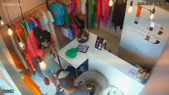 Female store owner is stabbed by two men in juazeiro do norte ceara brazil in attempted robbery Photo 0001 Video Thumb