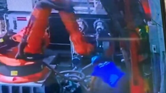 Robot crushes factory worker to death the victim is pinned in a bank and dies in thailand Photo 0001 Video Thumb