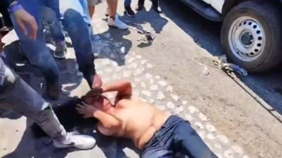 Woman is lynched by angry population for kidnapping and murdering a 5 year old girl in taxco guerrero mexico Photo 0001 Video Thumb