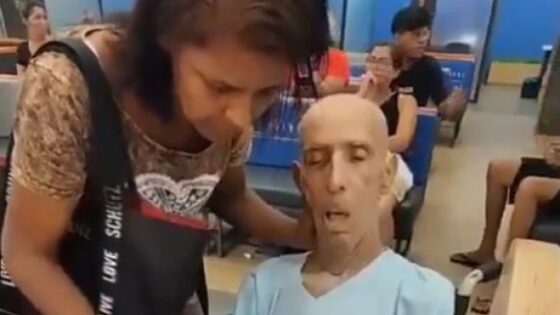 A disturbed woman takes her dead uncle to the bank to withdraw money in his name in brazil Photo 0001 Video Thumb