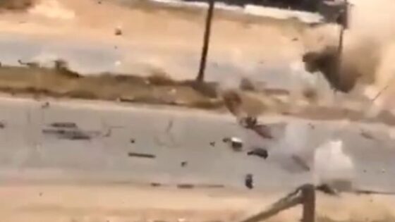 Watch the cars of haftars militias overturn at the moment they escape from the libyan capital and are subjected to an ambush by the libyan army devastating Photo 0001 Video Thumb
