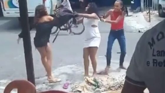 Womens fight in brazil motivated by marital betrayal Photo 0001 Video Thumb