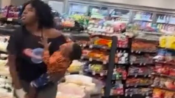 Black woman loses control and even with a baby in her arms she starts vandalizing a store Photo 0001 Video Thumb
