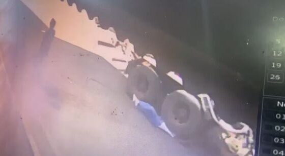 Fight between lesbian couple ends in tragedy after one of them falls under a truck in brazil Photo 0001 Video Thumb
