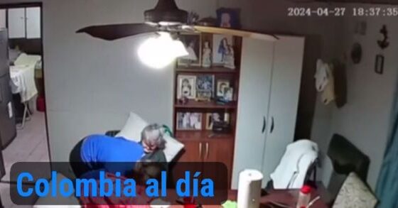 Woman abusing an elderly woman without care and in the worst possible way in argentina Photo 0001 Video Thumb