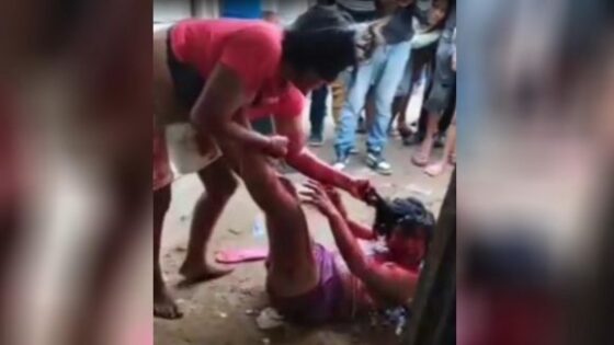 Extremely bloody womens fight in colombia its a shame to see women descending to this level Photo 0001 Video Thumb