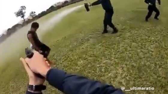 Crazy man tries to stab police officers in brasil Photo 0001 Video Thumb