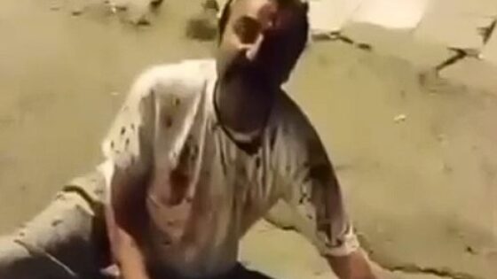 Father is beaten with machete blows Photo 0001 Video Thumb