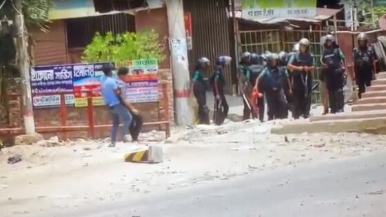 Arrogant bangladeshi police shots multiple times to kill a student 2024 bangladesh qouta protest Photo 0001 Video Thumb