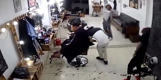 Brutal murder in a barbershop in colombia leaves everyone perplexed Photo 0001 Video Thumb