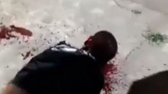 Drug dealer kills rival by beheading him and throwing stones on his head in brazil Photo 0001 Video Thumb