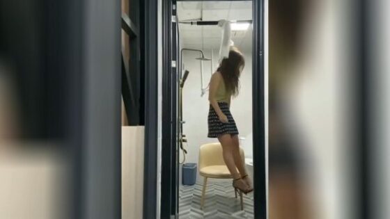 Lover film his girl committing suicide by hanging herself Photo 0001 Video Thumb