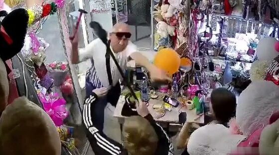 Man attacks young man inside flower shop in russia with hammer and tries to kill him Photo 0001 Video Thumb