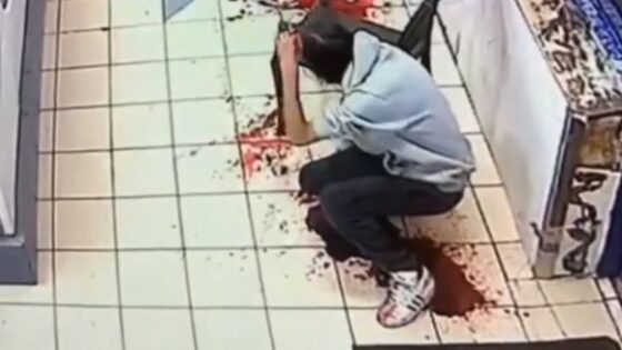 Man stabs two people in a laundromat in the bronx leaving one victim dead Photo 0001 Video Thumb